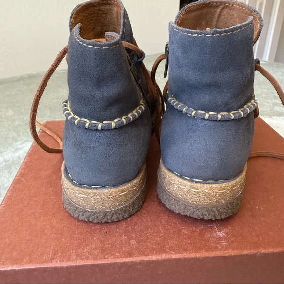Born Navy Blue Suede Booties Size 8 - Picture 2 of 12